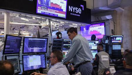 Cổ phiếu bán dẫn bứt phá, Nasdaq vọt 2% sau phiên bán tháo vì Fed