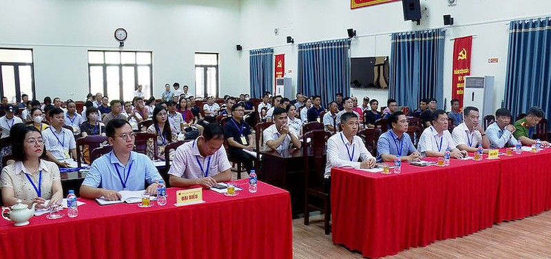 Toàn cảnh buổi đấu giá (Ảnh: Trang thông tin điện tử xã Ứng Hòa)