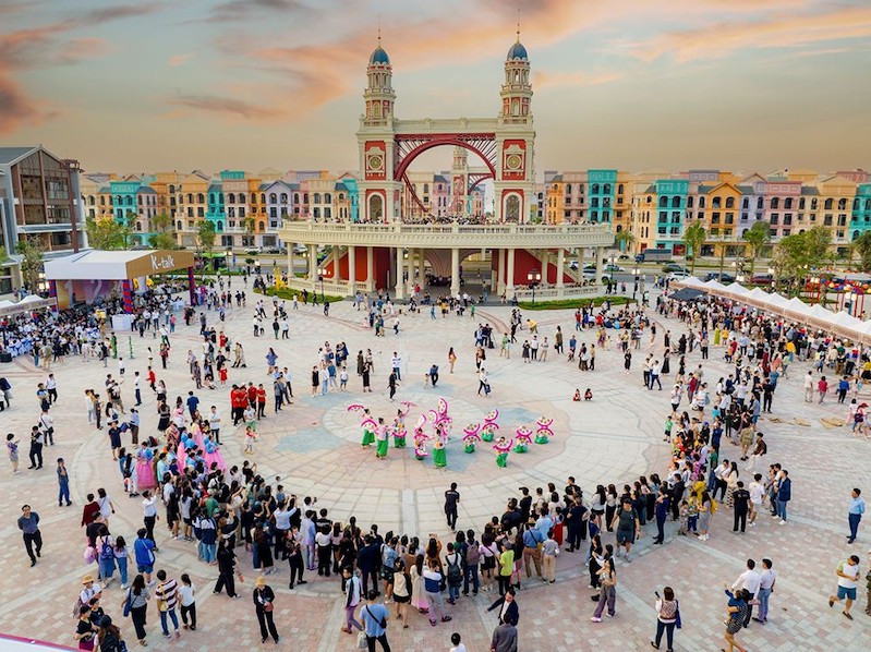   Vinhomes sẽ phối hợp cùng Vincom Retail triển khai các chương trình phát triển điểm đến, tạo không gian sống náo nhiệt, tiện nghi cho cư dân.  