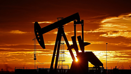 Giá dầu vượt 100 USD/thùng, ông Trump tính mở cuộc tấn công quy mô lớn vào Iran