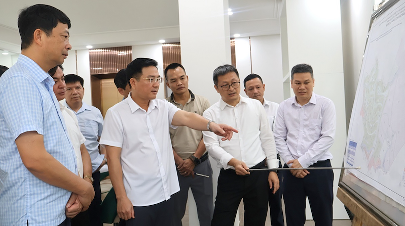 Phó Chủ tịch UBND tỉnh Vũ Việt Văn chỉ đạo các sở, ngành phối hợp tháo gỡ khó khăn, đẩy nhanh tiến độ giải phóng mặt bằng dự án Queen Valley (Ảnh: phutho.gov.vn) Phó Chủ tịch UBND tỉnh Vũ Việt Văn chỉ đạo các sở, ngành phối hợp tháo gỡ khó khăn, đẩy nhanh tiến độ giải phóng mặt bằng dự án Queen Valley (Ảnh: phutho.gov.vn)