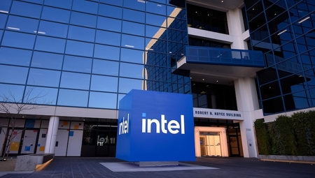 Chip AI kéo doanh thu Intel tăng mạnh nhất 15 năm