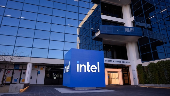Chip AI kéo doanh thu Intel tăng mạnh nhất 15 năm