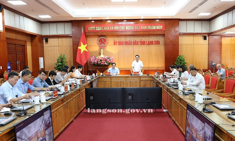 Toàn cảnh cuộc họp giữa lãnh đạo UBND tỉnh Lạng Sơn và nhà đầu tư thực hiện dự án Khách sạn sân golf Hoàng Đồng (Ảnh: langson.gov.vn) Toàn cảnh cuộc họp giữa lãnh đạo UBND tỉnh Lạng Sơn và nhà đầu tư thực hiện dự án Khách sạn sân golf Hoàng Đồng (Ảnh: langson.gov.vn)
