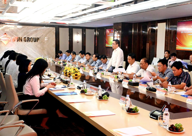 Chủ tịch UBND tỉnh Quảng Ngãi Nguyễn Hoàng Giang làm việc với Tập đoàn Sun Group (Ảnh: Cổng Thông tin điện tử tỉnh Quảng Ngãi) Chủ tịch UBND tỉnh Quảng Ngãi Nguyễn Hoàng Giang làm việc với Tập đoàn Sun Group (Ảnh: Cổng Thông tin điện tử tỉnh Quảng Ngãi)