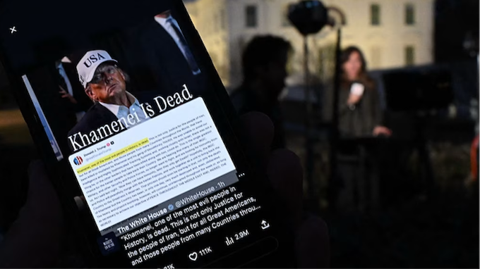 Ông Trump bán "quyền đọc trước" bài đăng trên Truth Social