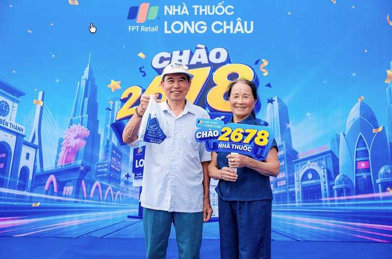 Mạng lưới sâu rộng 2.678 nhà thuốc, hơn 230 trung tâm tiêm chủng tạo nền tảng vững chắc để Long Châu triển khai hiệu quả các chương trình chăm sóc sức khỏe cộng đồng. Mạng lưới sâu rộng 2.678 nhà thuốc, hơn 230 trung tâm tiêm chủng tạo nền tảng vững chắc để Long Châu triển khai hiệu quả các chương trình chăm sóc sức khỏe cộng đồng.
