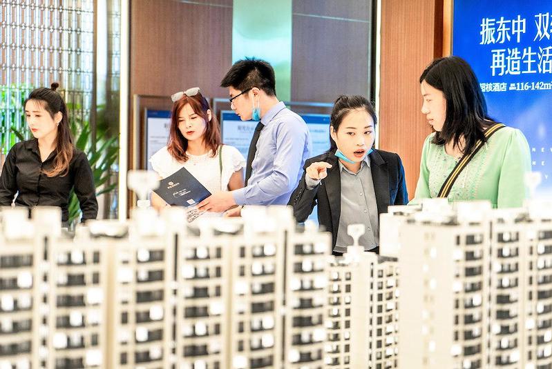 Sau nhiều thập kỷ coi sở hữu nhà là biểu tượng của sự ổn định và một kênh tích sản, người mua Trung Quốc đang trở nên thận trọng hơn