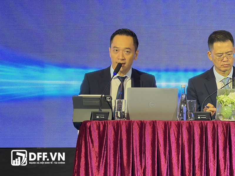 Ông Lê Mạnh Linh phát biểu tại EGM 2026 do EVNFinance tổ chức sáng 21/8