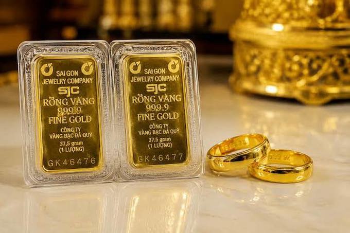 Giá vàng trong nước bật tăng, thế giới vượt 4.300 USD/ounce