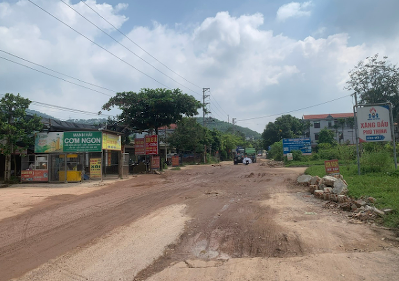 Tỉnh lộ 35 đoạn đi qua xã Nam Sơn xuống cấp nghiêm trọng (Ảnh: Cơ quan Báo và Phát thanh, truyền hình Hà Nội) Tỉnh lộ 35 đoạn đi qua xã Nam Sơn xuống cấp nghiêm trọng (Ảnh: Cơ quan Báo và Phát thanh, truyền hình Hà Nội)