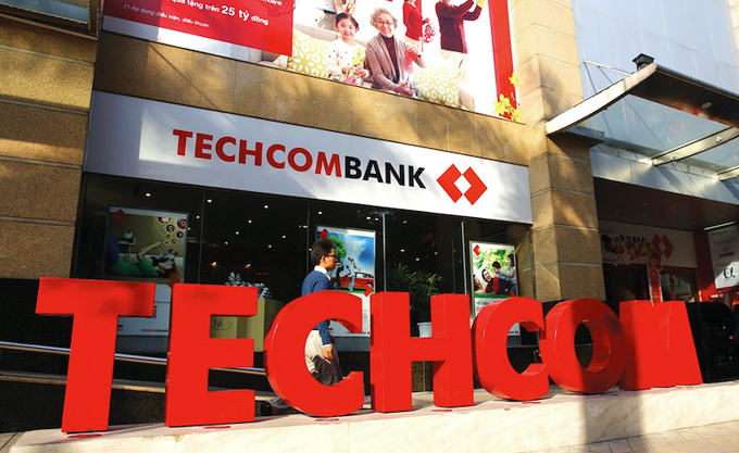 Cổ phiếu TCB tím trần sau thông tin hai ngân hàng ngoại muốn chi 2 tỷ USD mua 15% vốn Techcombank