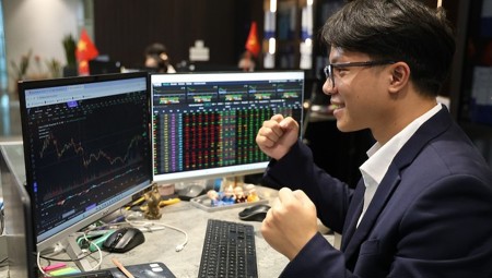 Dòng vốn 2,4 tỷ USD từ các quỹ thụ động bắt đầu vào chứng khoán Việt Nam, cổ phiếu nào hưởng lợi?