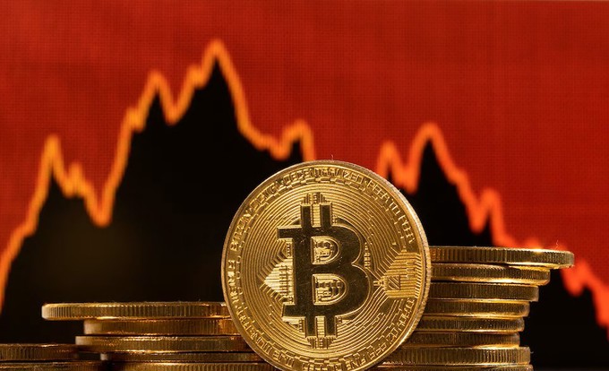 Crypto 14/9: Bitcoin trụ quanh 77.800 USD, chịu sức ép từ giá dầu và Fed