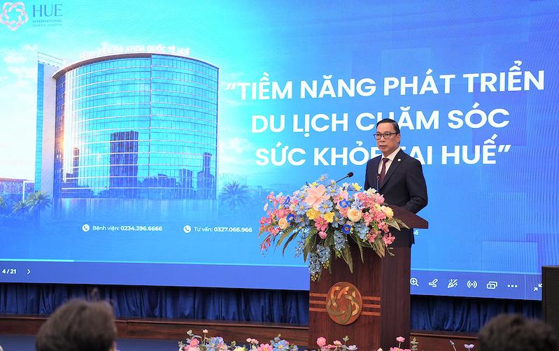 Ảnh: TS.BS. Phạm Hồng Hà - Giám đốc Bệnh viện Đa khoa Quốc tế Huế phát biểu tại buổi lễ.