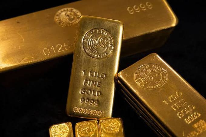 Giá vàng hôm nay: SJC nhích nhẹ, vàng thế giới neo quanh 4.360 USD/oz