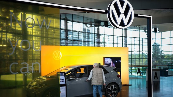 Volkswagen bị loại khỏi chỉ số blue-chip châu Âu, phơi bày khủng hoảng ngành ô tô Đức